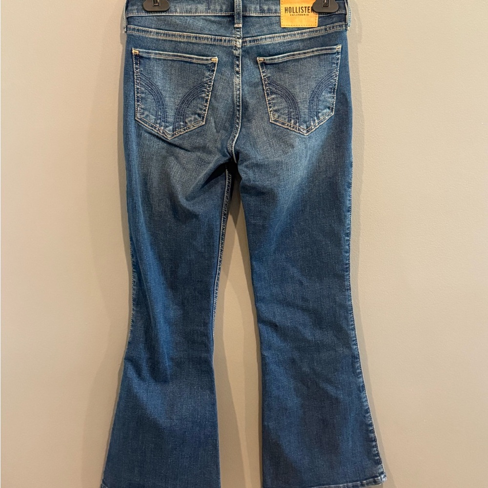 *BRAND NEW WITH TAGS* Women's Size 0S Hollister Low Rise Flare Jeans - Picture 2 of 6